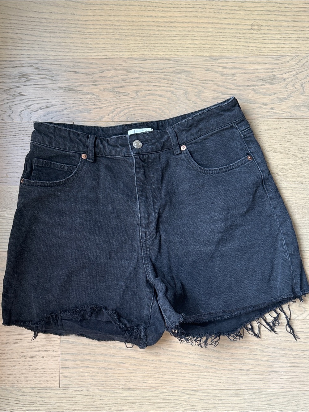 H&M black shorts